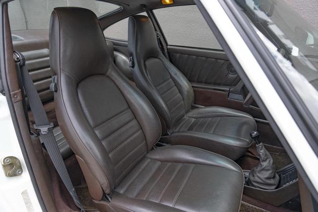Photo of 1985 White Porsche 911