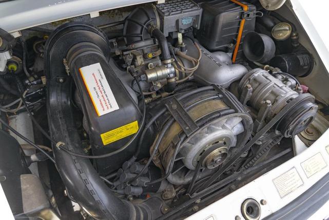 Photo of 1985 White Porsche 911
