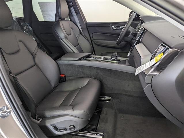 Photo of 2024 Gold Volvo XC60 Recharge Plug-In Hybrid