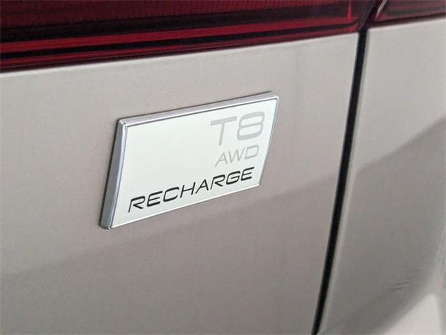 Photo of 2024 Gold Volvo XC60 Recharge Plug-In Hybrid