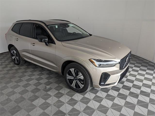 Photo of 2024 Gold Volvo XC60 Recharge Plug-In Hybrid