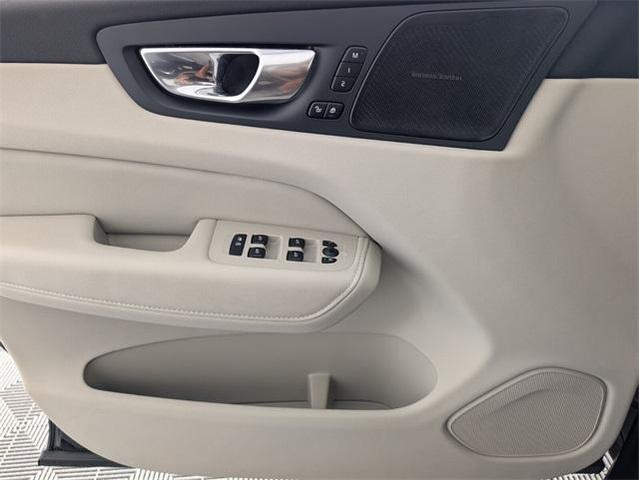 Photo of 2023 Onyx Black Metallic Volvo XC60