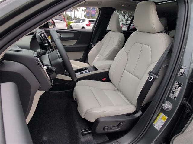 Photo of 2026 Green Volvo XC40