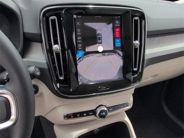 Photo of 2026 Green Volvo XC40