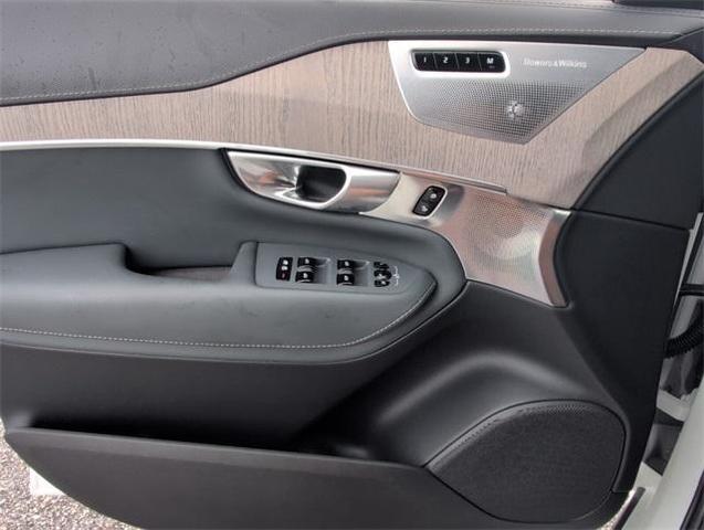 Photo of 2024 White Volvo XC90