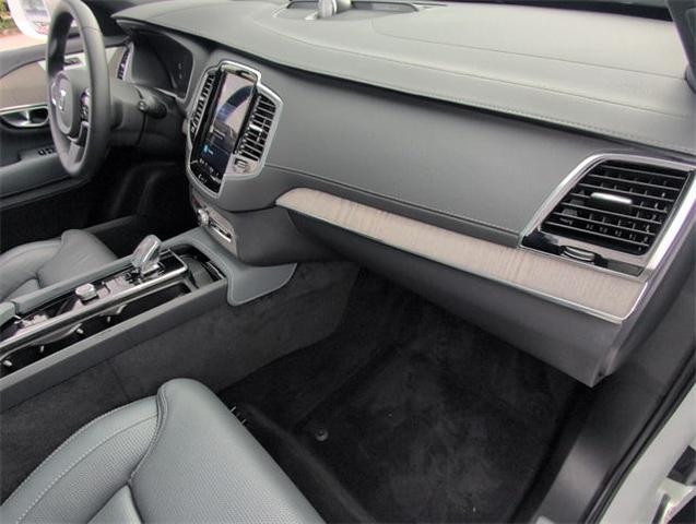 Photo of 2024 White Volvo XC90
