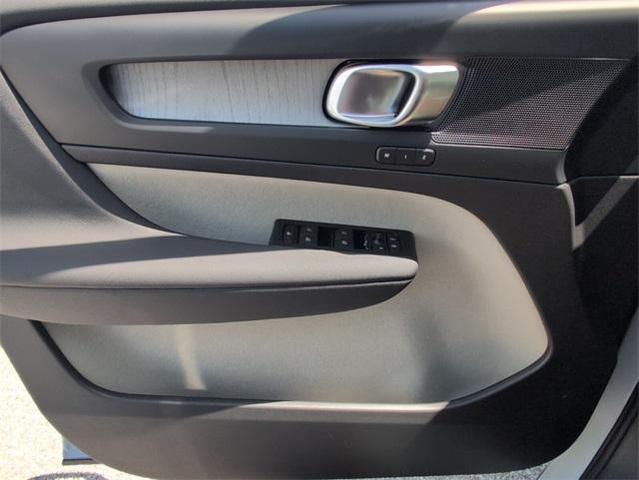 Photo of 2026 Blue Volvo XC40