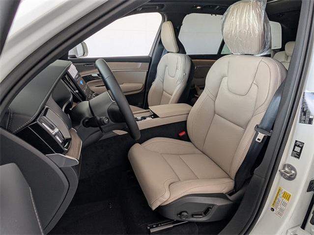 Photo of 2026 White Volvo XC90