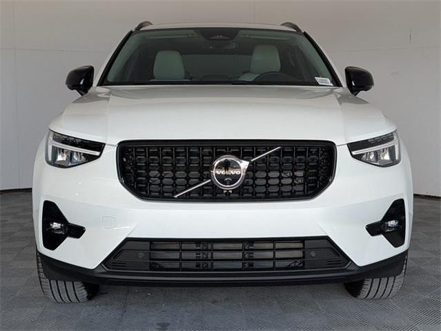 Photo of 2026 White Volvo XC40