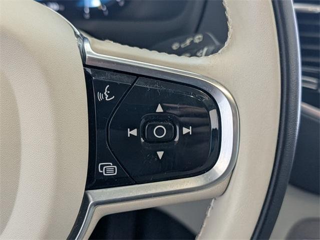 Photo of 2024 White Volvo XC90