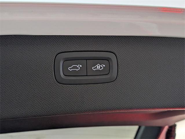 Photo of 2024 White Volvo XC90