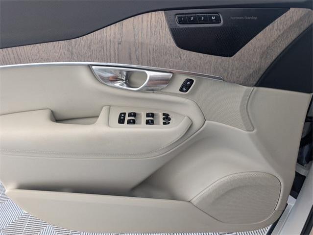 Photo of 2024 White Volvo XC90