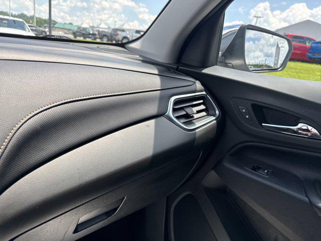 Photo of 2020 Silver Ice Metallic Chevrolet Equinox