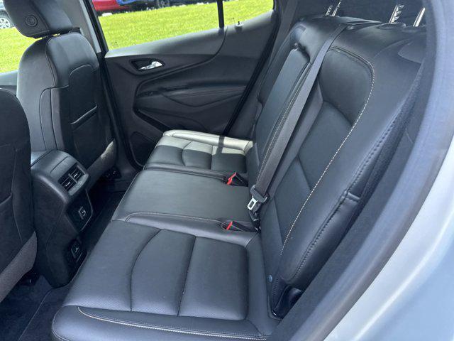 Photo of 2020 Silver Ice Metallic Chevrolet Equinox