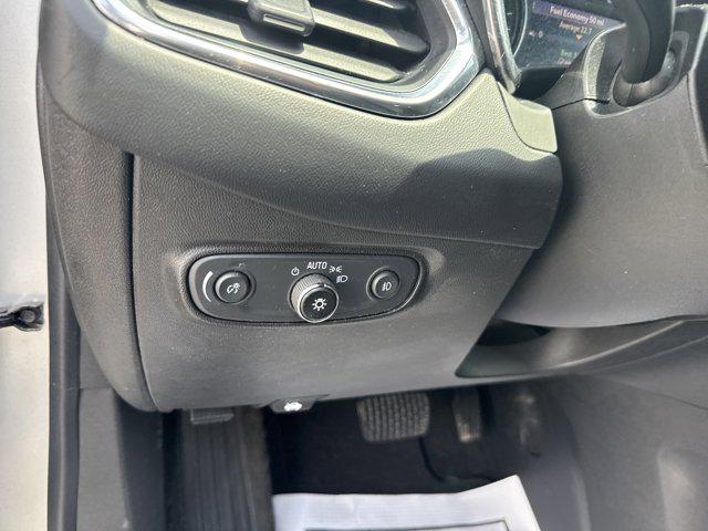 Photo of 2020 Silver Ice Metallic Chevrolet Equinox