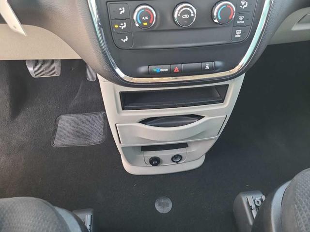 Photo of 2016 Granite Crystal Clearcoat Metallic Dodge Grand Caravan