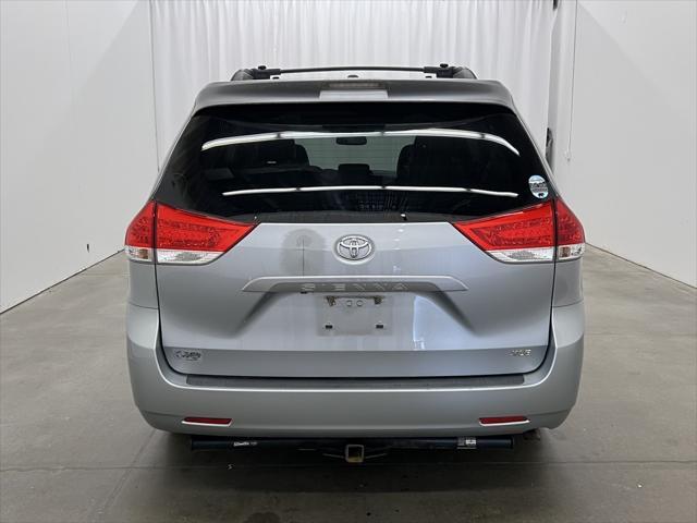 Photo of 2014 Silver Sky Metallic Toyota Sienna