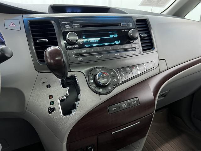 Photo of 2014 Silver Sky Metallic Toyota Sienna