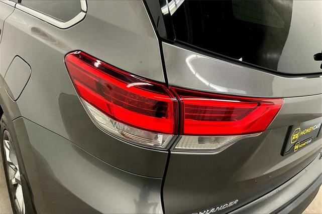 Photo of 2018 Bronze Toyota Highlander