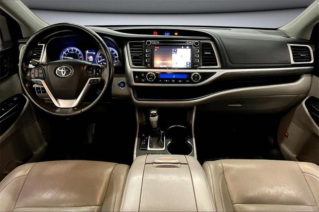 Photo of 2018 Bronze Toyota Highlander