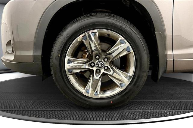 Photo of 2018 Bronze Toyota Highlander