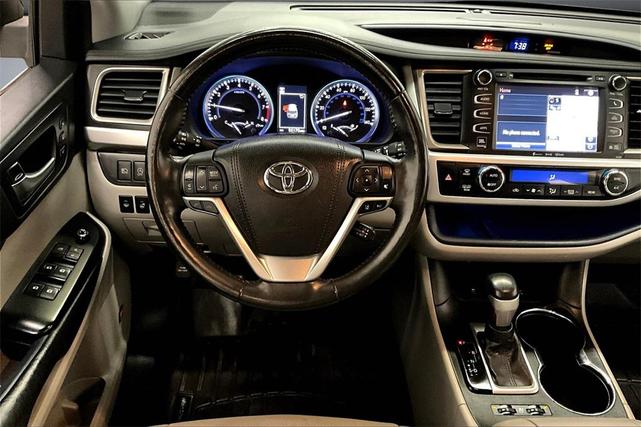 Photo of 2018 Bronze Toyota Highlander