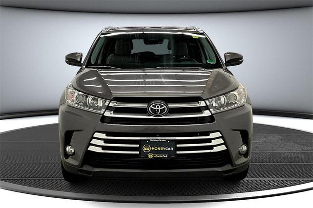 Photo of 2018 Bronze Toyota Highlander