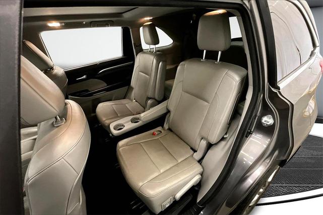 Photo of 2018 Bronze Toyota Highlander