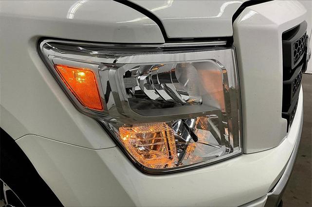 Photo of 2022 Glacier White Nissan Titan