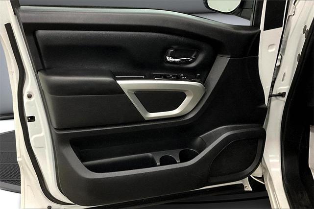 Photo of 2022 Glacier White Nissan Titan