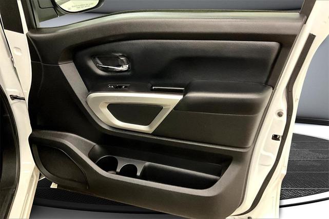 Photo of 2022 Glacier White Nissan Titan