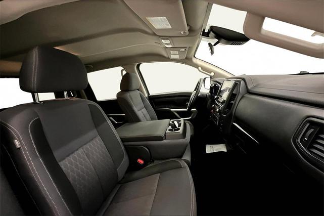 Photo of 2022 Glacier White Nissan Titan
