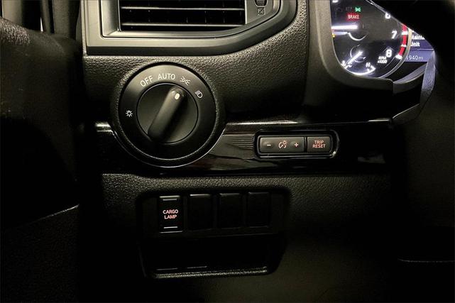 Photo of 2022 Glacier White Nissan Titan