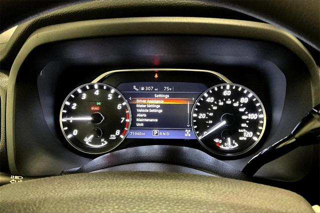 Photo of 2022 Glacier White Nissan Titan