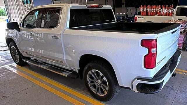 Photo of 2022 Iridescent Pearl Tricoat Chevrolet Silverado 1500