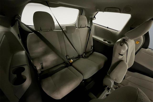 Photo of 2012 Super White Toyota Sienna