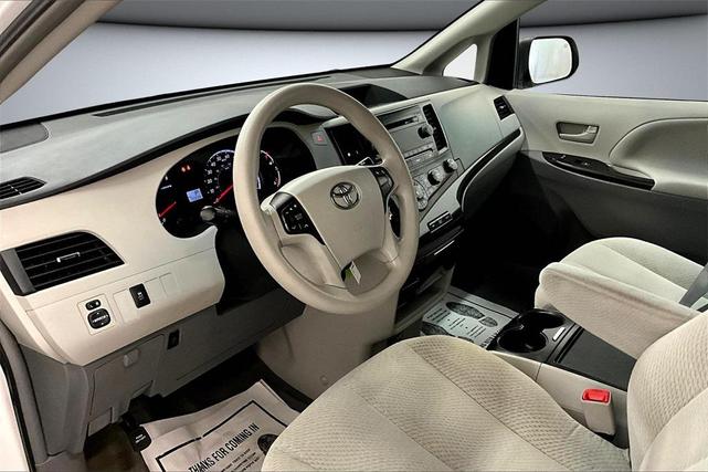 Photo of 2012 Super White Toyota Sienna