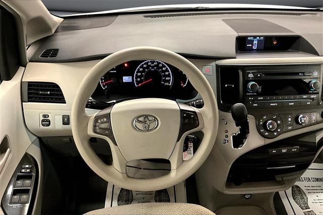 Photo of 2012 Super White Toyota Sienna