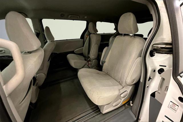 Photo of 2012 Super White Toyota Sienna