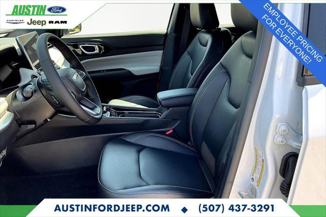 Photo of 2025 Bright White Clearcoat Jeep Compass