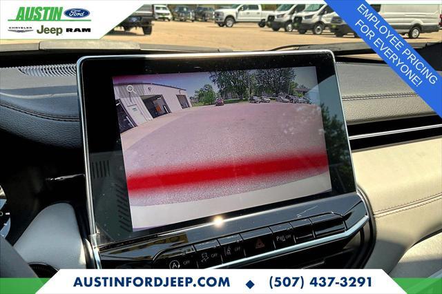 Photo of 2025 Bright White Clearcoat Jeep Compass