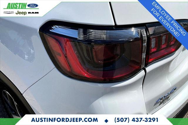 Photo of 2025 Bright White Clearcoat Jeep Compass