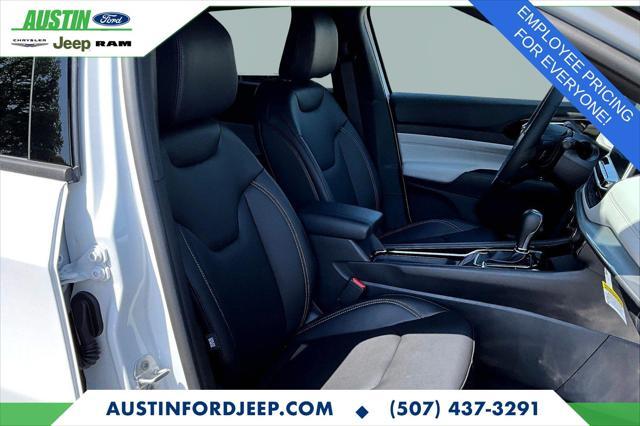 Photo of 2025 Bright White Clearcoat Jeep Compass