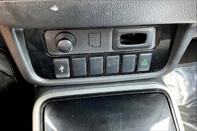 Photo of 2020 Pearl White Mitsubishi Outlander