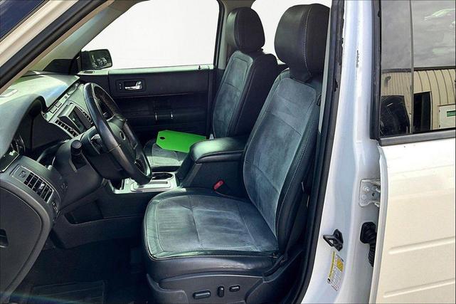 Photo of 2011 White Platinum Clearcoat Metallic Ford Flex