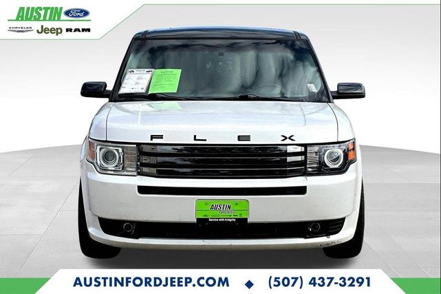 Photo of 2011 White Platinum Clearcoat Metallic Ford Flex