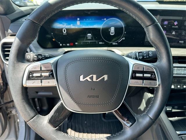 Photo of 2024 Wolf Gray Kia Telluride