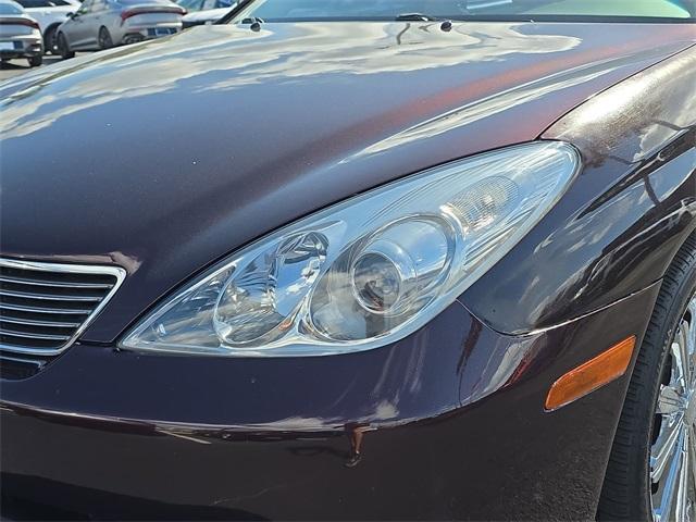 Photo of 2005 Black Garnet Pearl Lexus ES 330