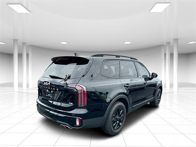 Photo of 2024 Ebony Black Kia Telluride
