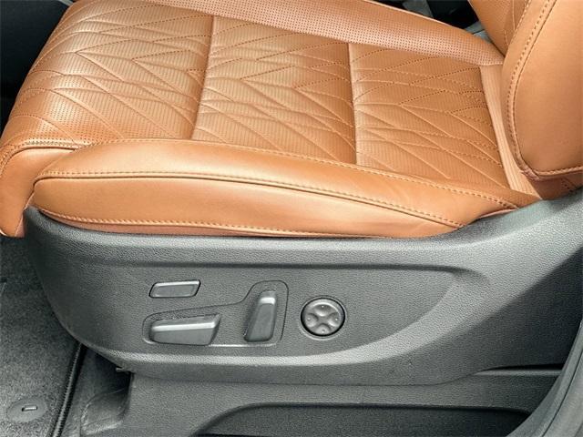 Photo of 2024 Ebony Black Kia Telluride